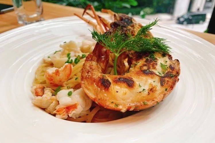 在CBD的绿洲之中吃融合风意大利餐是一种什么体验