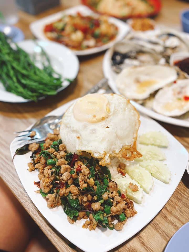 Golden Mile Complex藏驚喜✨泰式料理“Flying Pig”S$7起！螃蟹歐姆蛋、火鍋“泰”美味啦