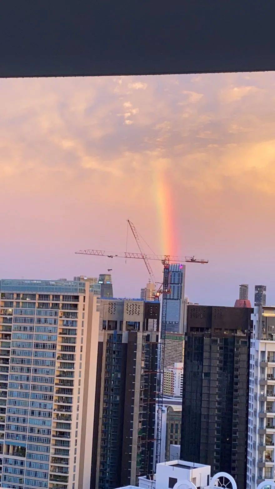 罕见!新加坡再现神奇天象,万道光芒从天空射下,50张美图刷屏