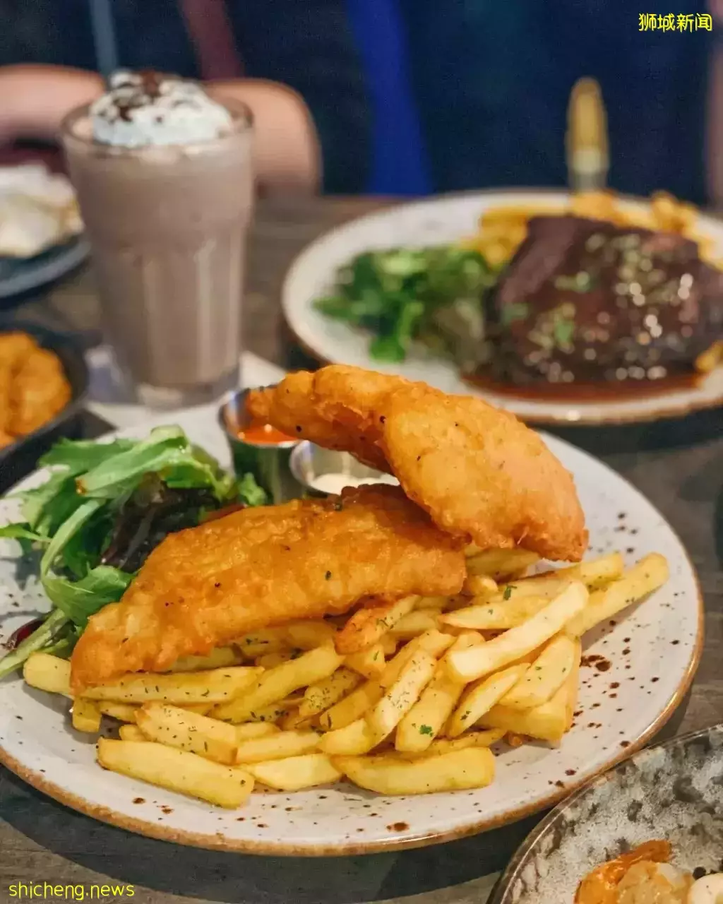 补一补了咯😌 Oyster Co生蚝一颗才S$0.99!便宜大颗超肥美,一口一个吃到爽🤤