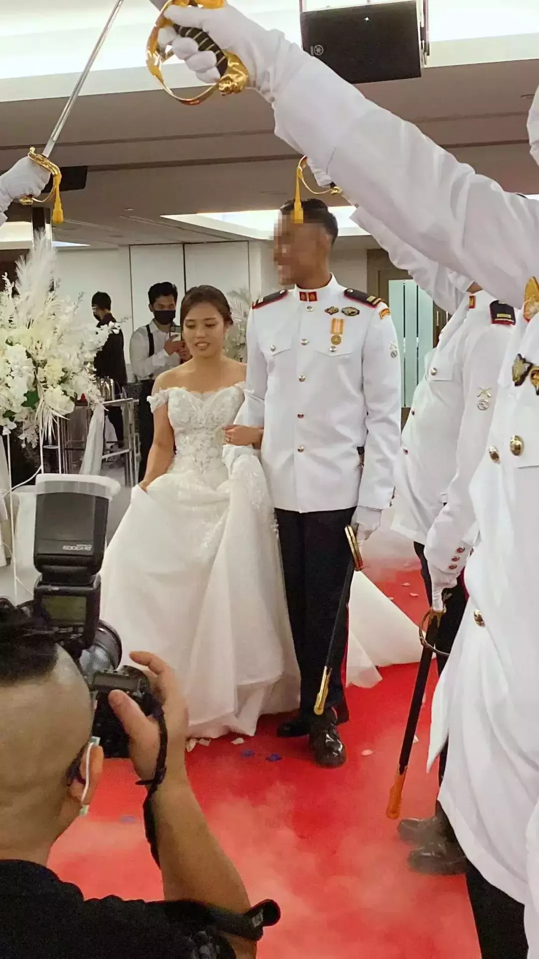 你肯定沒見過！新加坡軍官的婚禮現場原來是這樣的