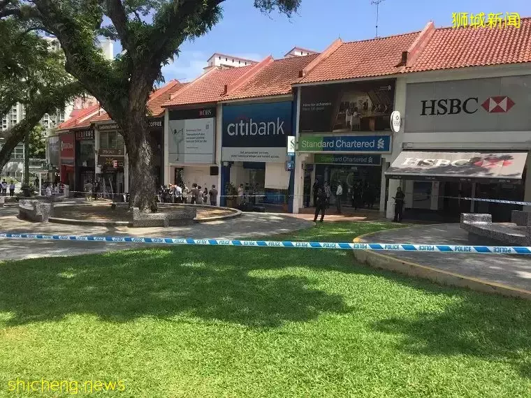 新加坡男子拿玩具枪、纸条抢银行!卷走2000新搭巴士逃走,已被抓