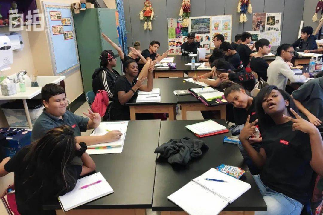 被40國禁飛後，明晚起，新加坡也禁止英國訪客入境 ！美女留學生：2020我看透了，想回國卻被罵