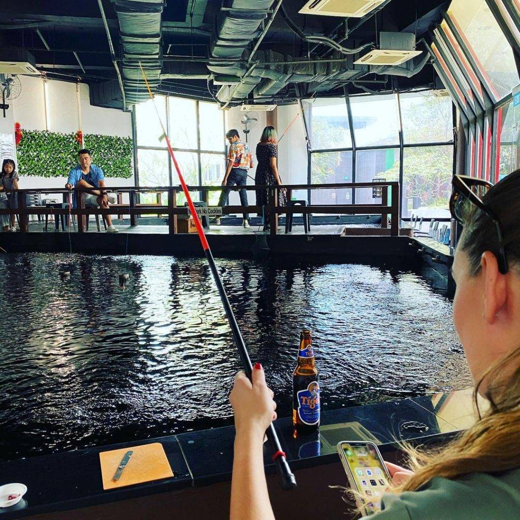 新加坡“垂釣”中心，釣蝦、魚、蟹好去處🐟🦐🦀️ 現釣現烤現吃+冷氣房釣蝦+24小時營業