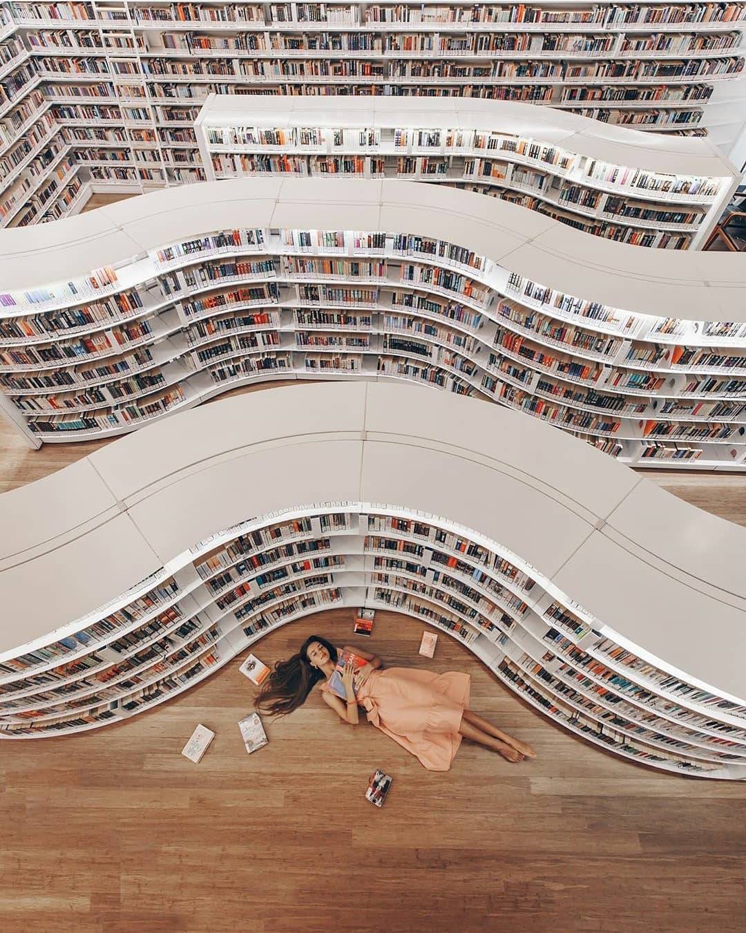 读书拍照两不误😏新加坡6间高颜值图书馆📖享受阅读生活,打卡魔人必须冲📷