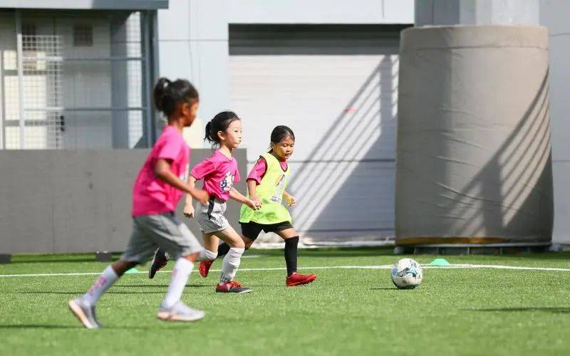 10所學校加入足球教育計劃！新加坡“獅展雄心”大力培養足球健兒