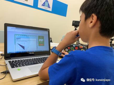 新加坡教材编委，指引学生精英之路