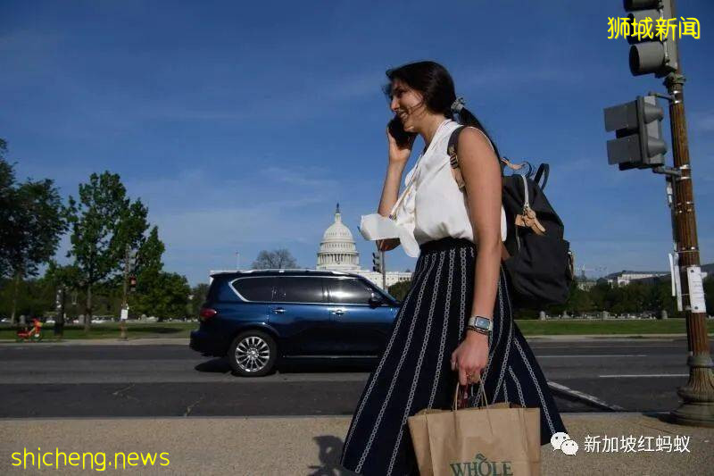 允许公众在户外摘下口罩? 新加坡传染病专家:我们还没Ready