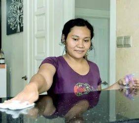 “我剛回中國幾個月，他在新加坡居然和女傭生了個孩子” 女傭這樣合法嗎