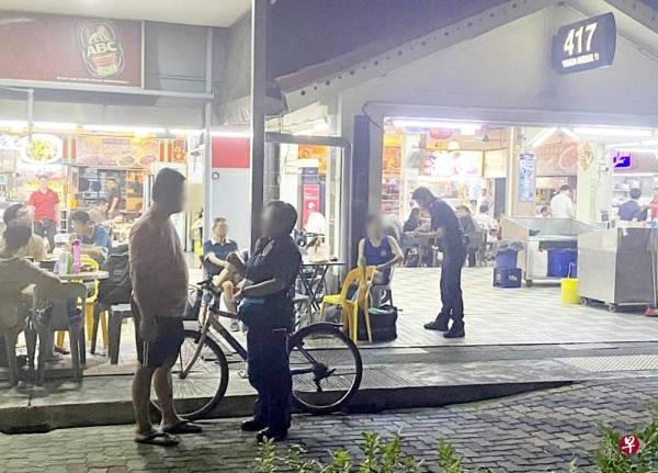 玩鸟玩出火 惊动警察叔叔来灭火