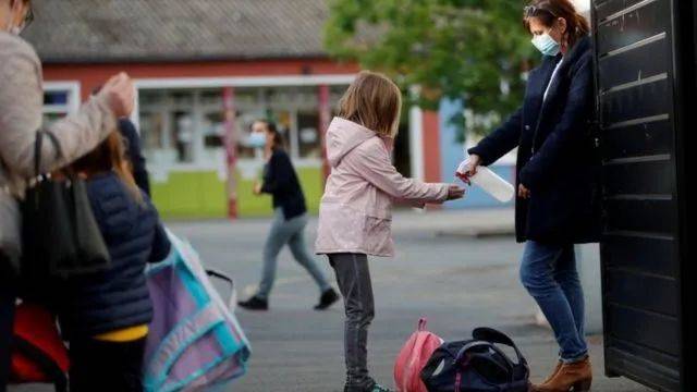 新加坡政府推出“跨越成見，退去標簽”活動，鼓勵民衆積極面對疫情帶來的心理健康問題