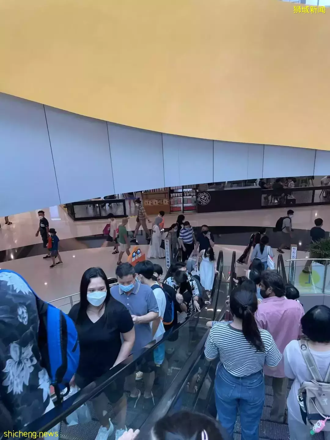 新加坡回到疫情前: KTV、商場、景點爆滿！周末28萬人湧去新山