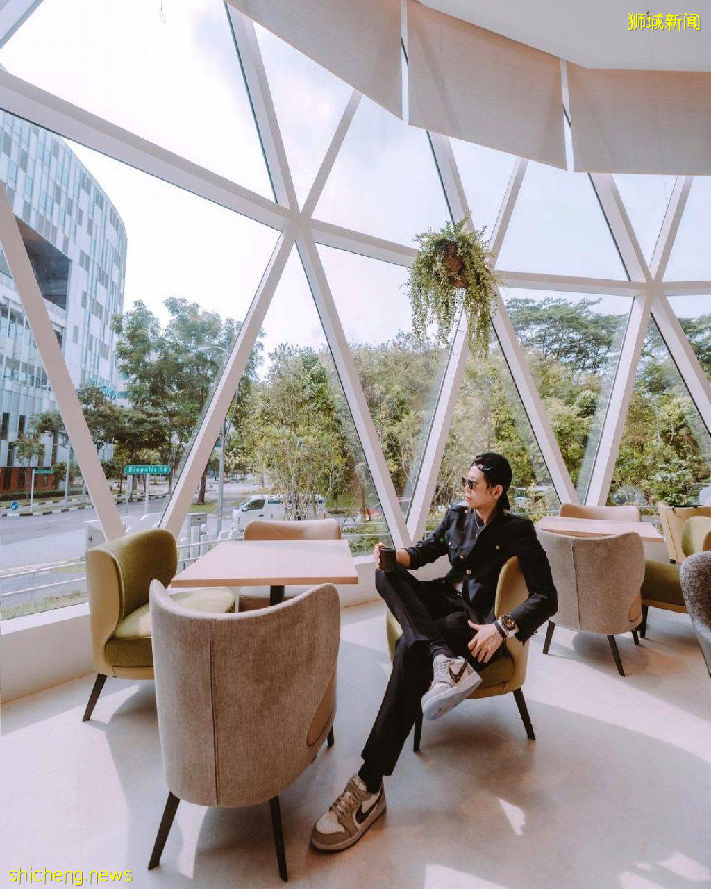 “Runes Cafe”玻璃房温室咖啡馆☀大片透明窗环绕、阳光倾泻而入,感受慵懒与宁静☕