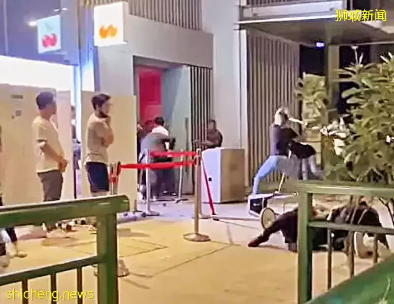 醉汉大闹夜店 打了老板再揍实Q