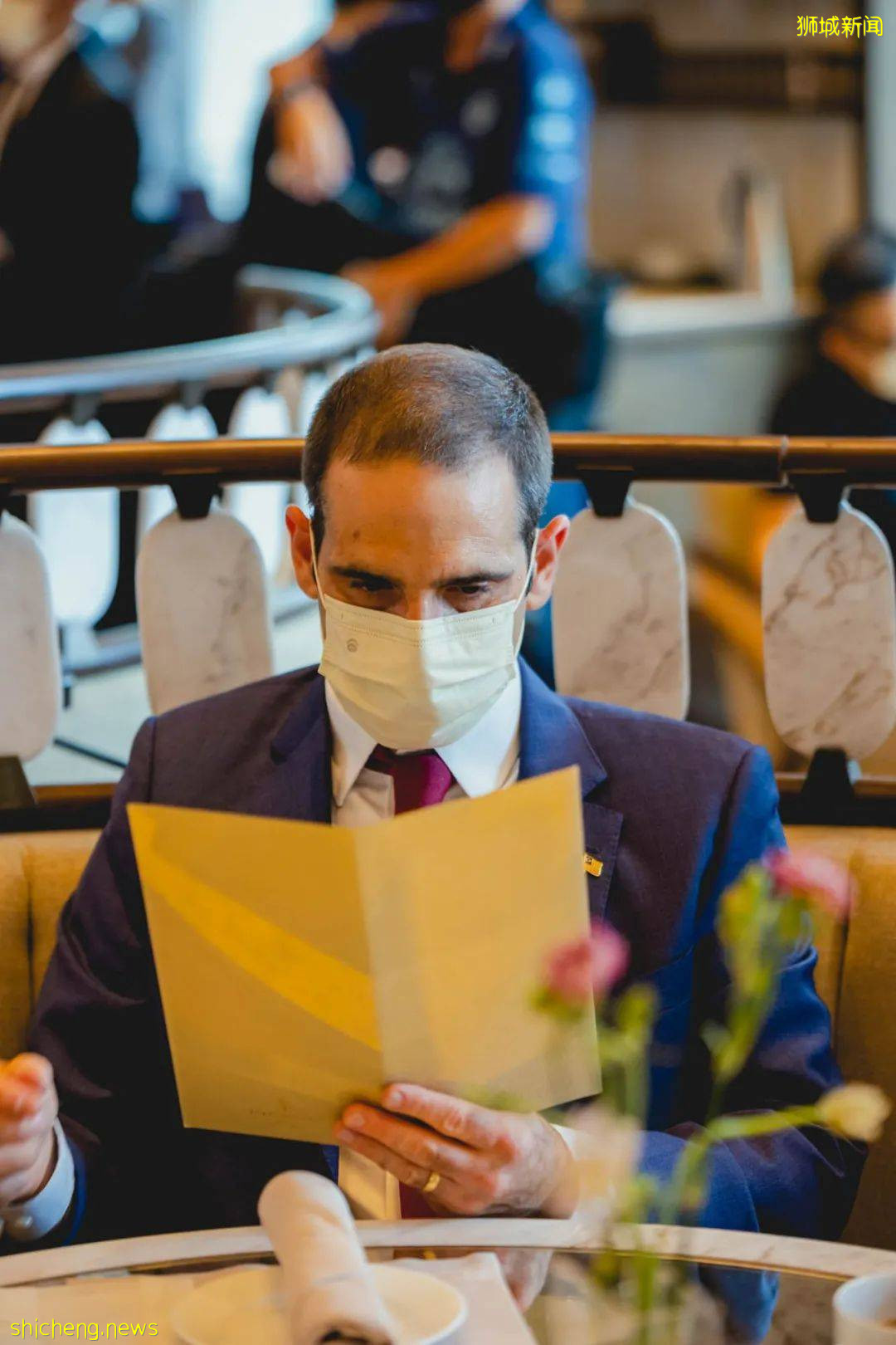 新加坡病例飙升下,1万6500确诊者在家养病!必备“生存包”来了