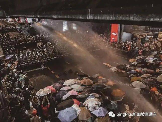 新加坡在抗疫，泰國也在“抗議”，這位鄰居是怎麽了