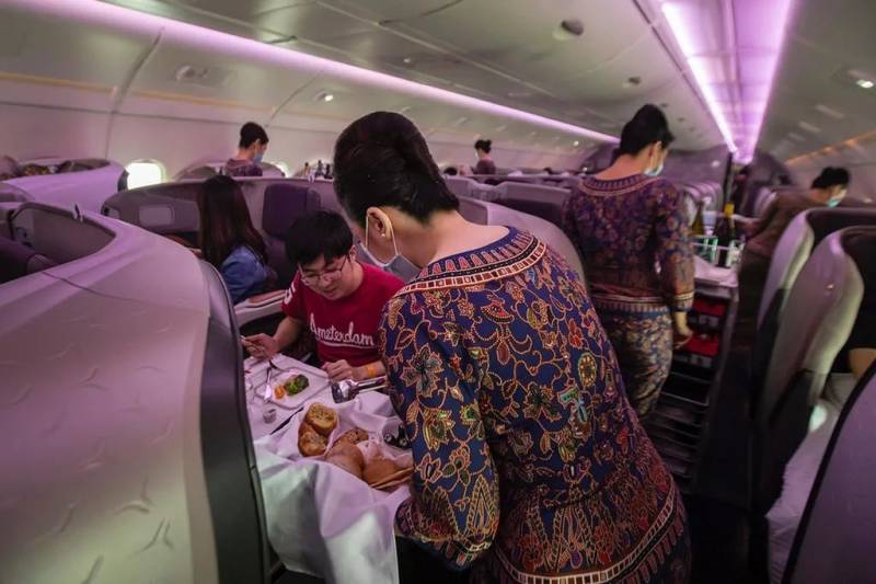 实拍!樟宜机场变样了~ 新航半年净亏损34亿新币