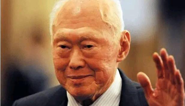 李光耀:新加坡七成是华人,只要有我在,汉语就永远不会是国语