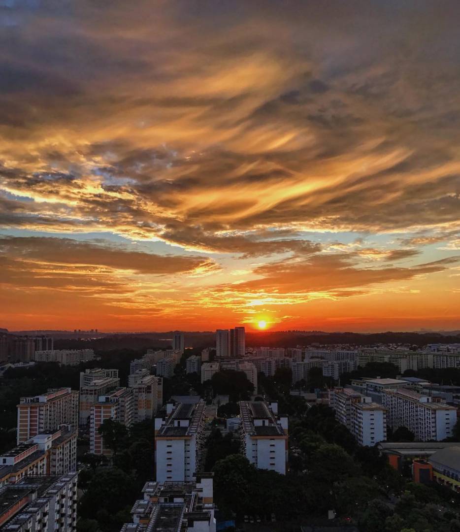 罕见!新加坡再现神奇天象,万道光芒从天空射下,50张美图刷屏