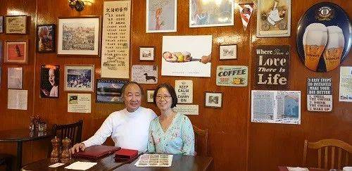 法国飞行员10年如一日光顾坡岛这家店