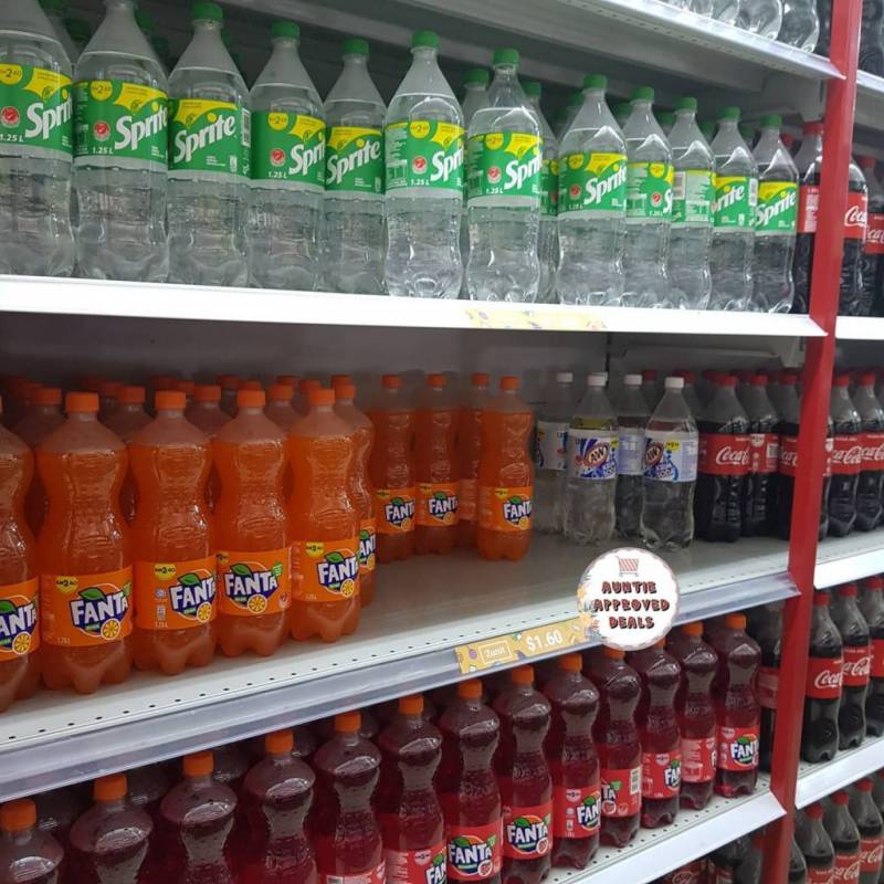 敢敢跟Daiso抢生意!这家藏在Bedok的杂货店全场S$1.6,小天地里也是品类齐全,应有尽有喔