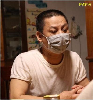 骑脚踏车被撞飞 脑损 夫不离不弃厮守昏迷妻