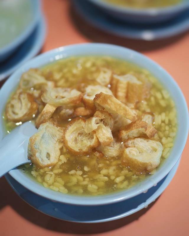 消暑大作戰❄️ 美食中心裏的平價甜品，“津津甜品”一碗S$1.50起🤩 流氓冰品、料足降火