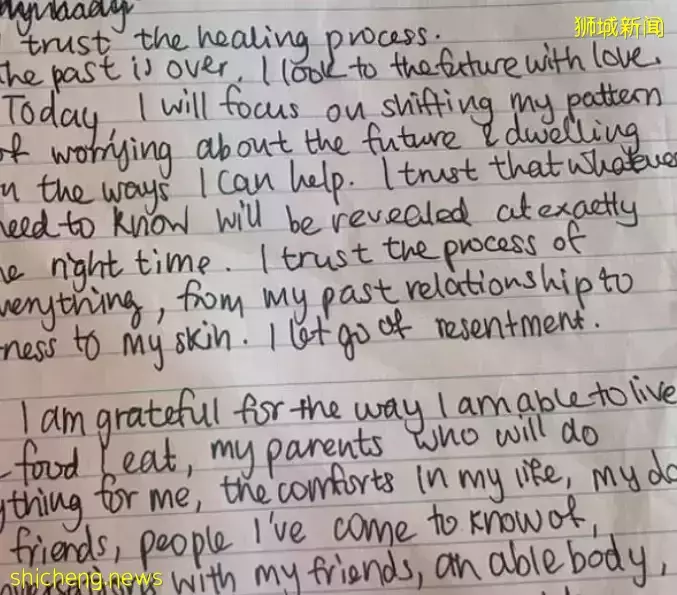 新加坡燒傷“幸存者”Chew，被美國真人秀明星卡戴珊稱爲"女王"