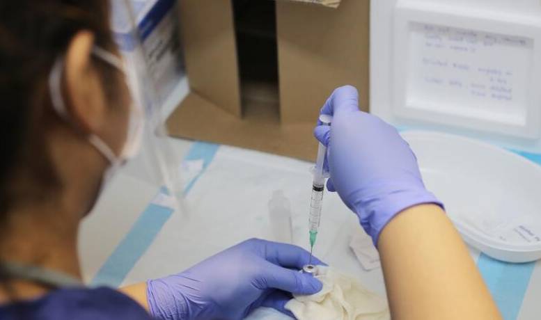 新加坡教育部將爲超15萬名教育機構人員接種疫苗，中國版“國際旅行健康證明”正式上線！全球邊境政策放寬有望加快步伐