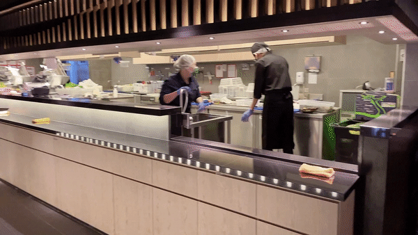 排队5小时!网红凑凑火锅来新加坡了!锅底无限续、奶茶免费喝!菜品大曝光