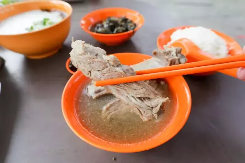 逢周末就爆滿!這個新加坡唯一的靠海美食村裏到底有哪些“寶藏小吃”