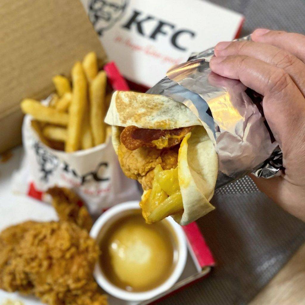 跟卡路裏說再見👋KFC新品Mac 'N Cheese Zingerito🌯芝士通心粉+微辣雞柳卷餅，罪惡感滿滿😈
