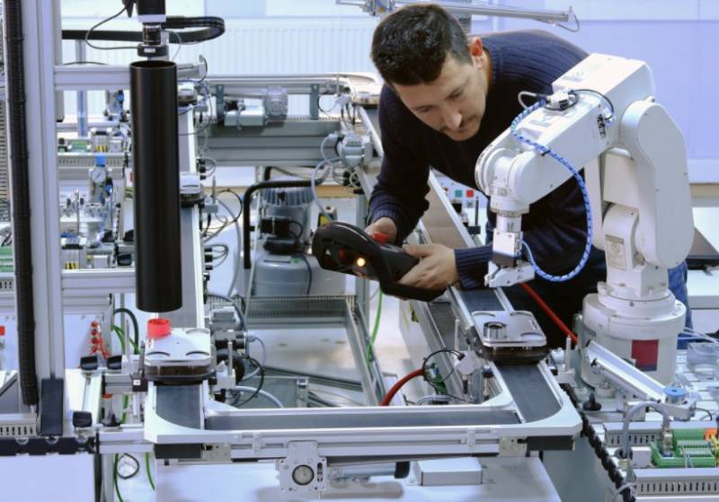 新加坡失业率再创新高!美国全面收紧工作签证,国外太难混了