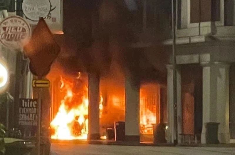 五死一傷,店鋪失火…新加坡年初二的車禍真相竟是這樣