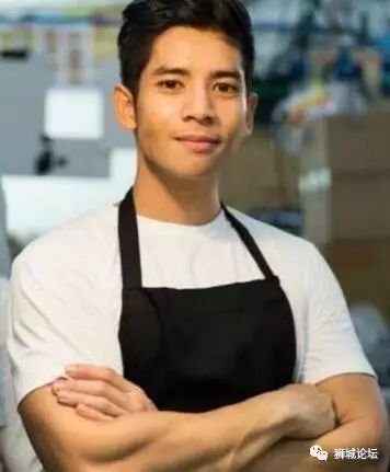 牛逼了！这新加坡大学生1万元大胆创业，靠一杯薯条，一天赚$2000~