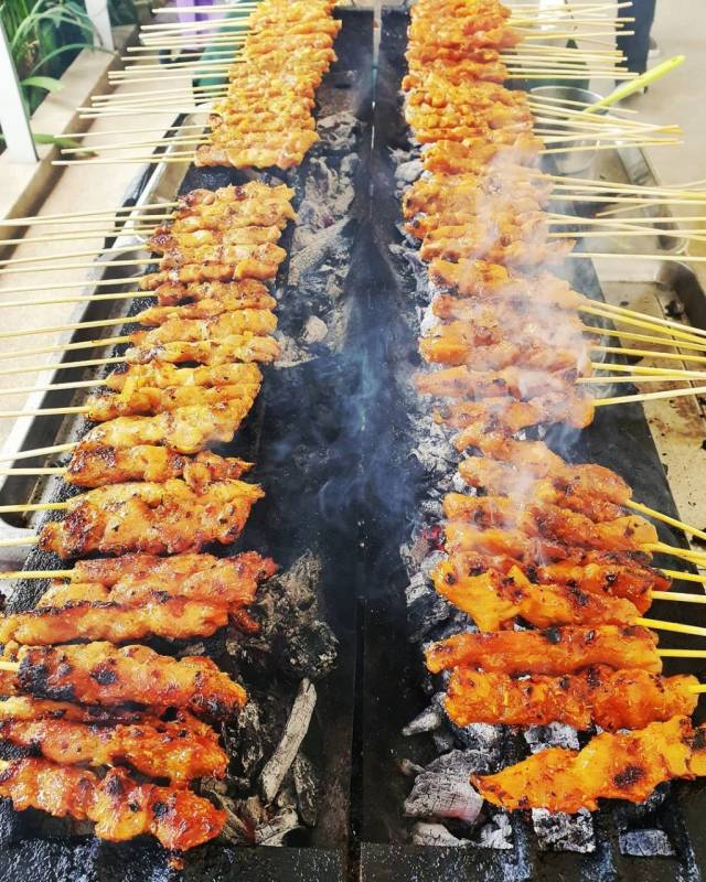 Satayboy🍢S$25沙爹自助餐！滋滋冒油+肉香撲鼻、每周限定四小時任你狂吃🍻