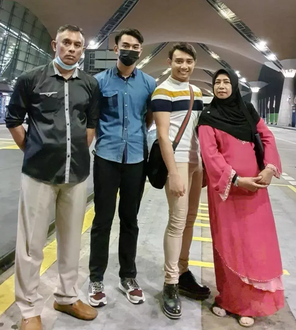 2年未回家 空少一見家人就飙淚