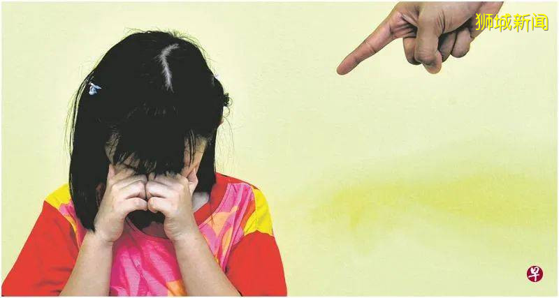 学前中心教师被同事指控 逼幼童吃呕吐物