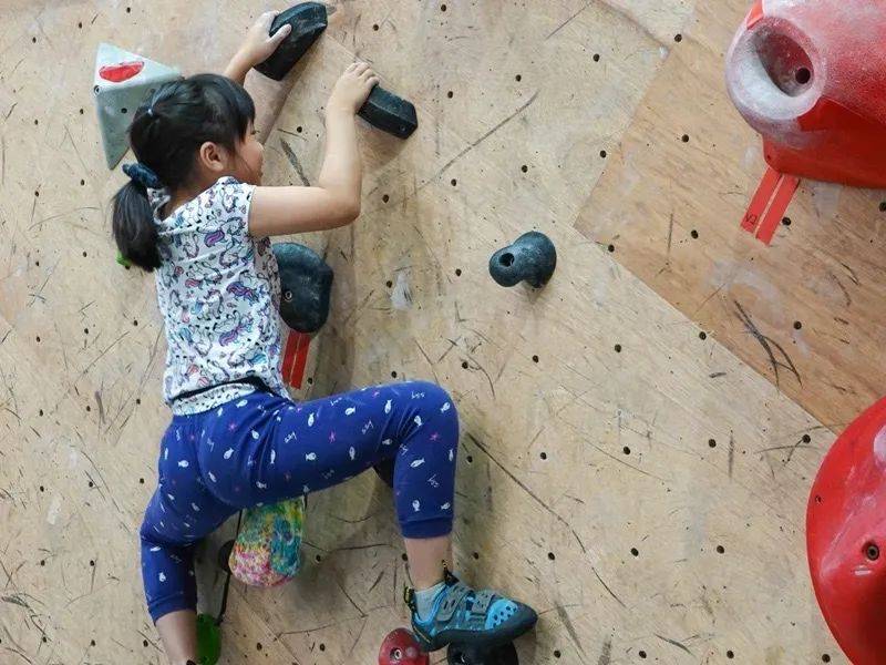 小坡岛留学！打卡新加坡潮流地，暴汗解压的室内攀岩了解一下
