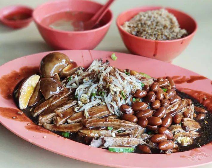 昨晚，我們在新加坡芽籠紅燈區吃雞，是怎樣一種體驗