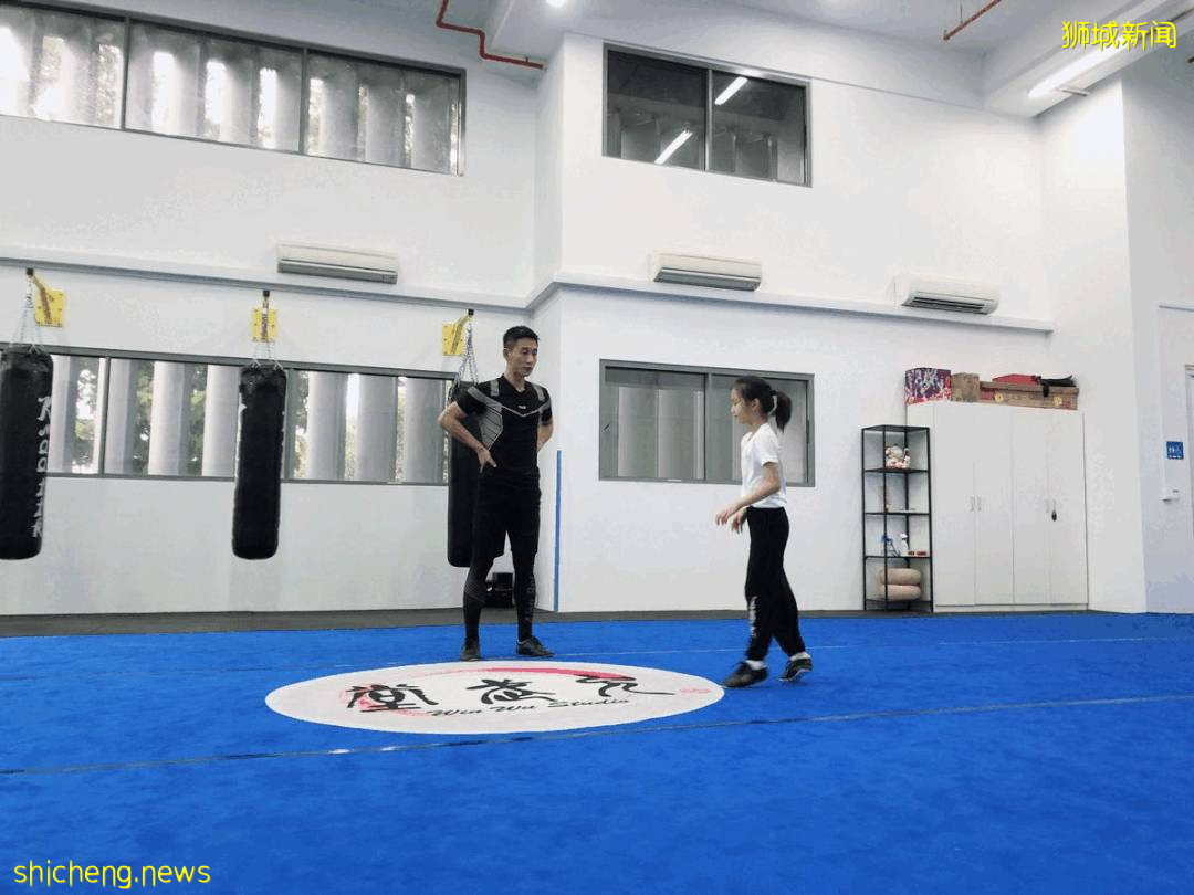 酷!新加坡网红武馆扩张!娃跟着冠军学武术,妈妈也一起练搏击