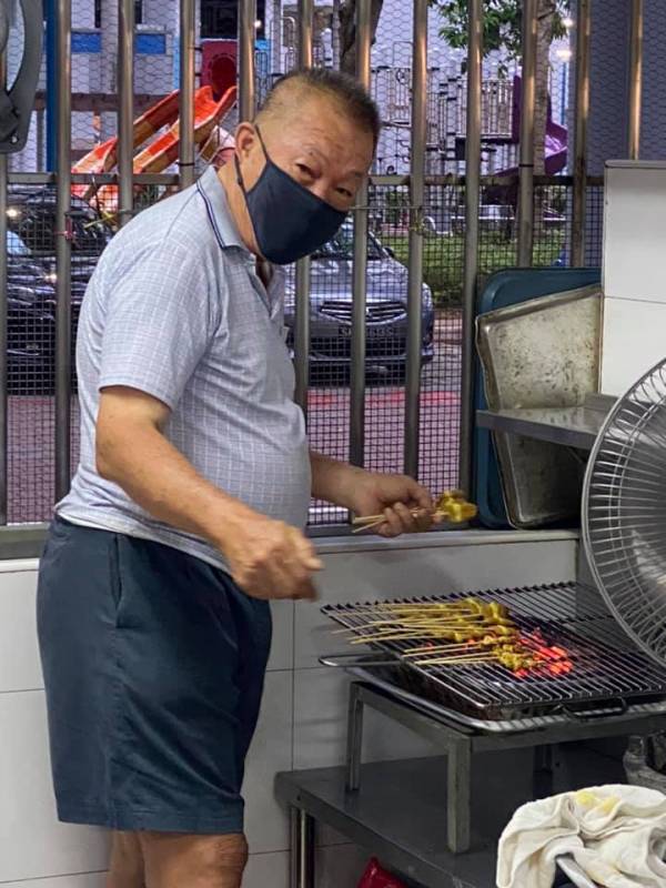 芽笼老字号“夜市豪华沙爹”🍢 新加坡不涨价的平价美食，沙爹一串S$0.30🤩 