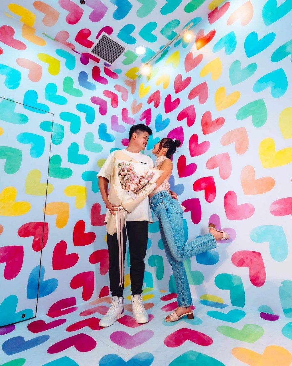 Suntec City彩色打卡空間限時登場📷鮮活色彩的愛心牆、LOVE立體燈飾,浪漫藏不住啦😘