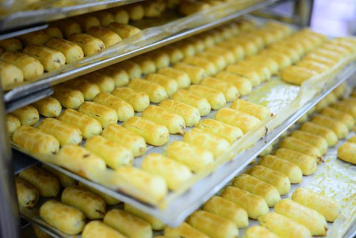 最全年貨排行榜!黃梨撻、鳳梨酥、雞蛋卷、花生酥.....我都幫你找出來了