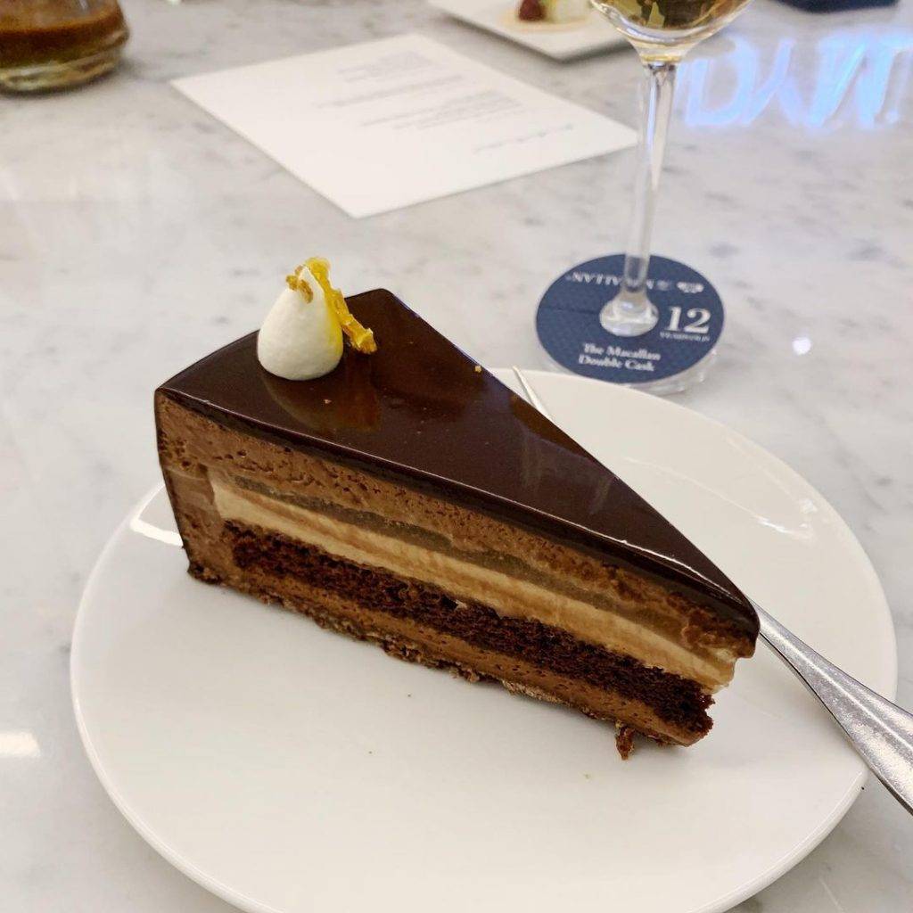 限時發售💥Lady M新品威士忌黑巧克力慕斯蛋糕🍰酒香馥郁、非同凡響，赴一場甜蜜的微醺之約✨