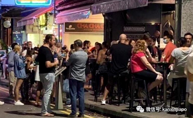 今增x，累计x | 报复性消费？新加坡小贩中心百人聚餐热聊，深夜豪饮砸酒瓶群殴