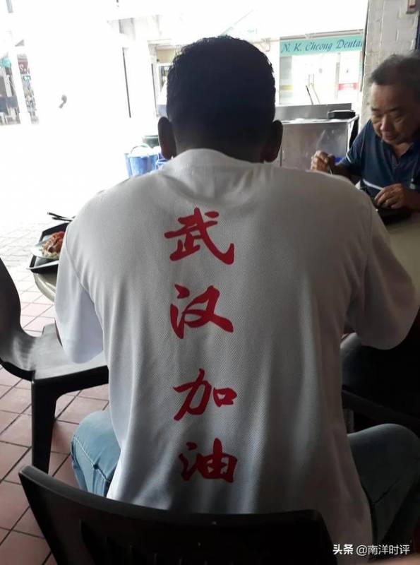 唐晓岚:论为什么在新加坡一定要拍死蟑螂