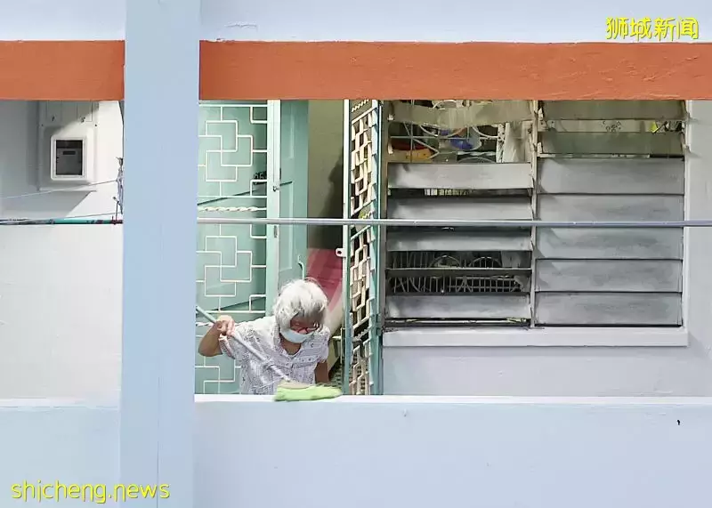 邻居惊恐发现！新加坡80岁老妇，伴儿子遗体一周