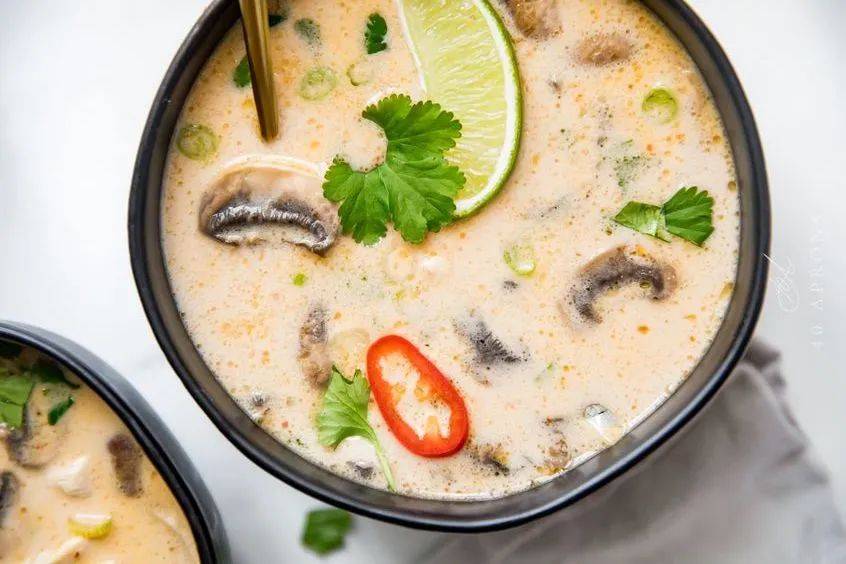 狮城的雨季来一口热辣暖胃的“冬阴功汤”，整个人仿佛回到泰国