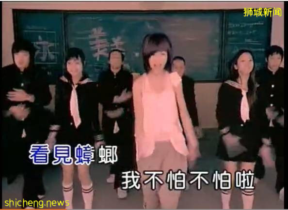 上過央視晚會的歌手郭美美，走到今天的結局，究竟該怪誰